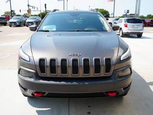 Used 2017 Jeep Cherokee Trailhawk w/ Cold Weather Group AWD/4WD image 29