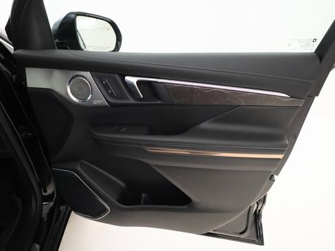 Certified 2025 Buick Enclave Avenir image 23