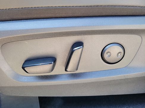 Certified 2025 Nissan Pathfinder SL w/ SL Premium Package FWD image 16
