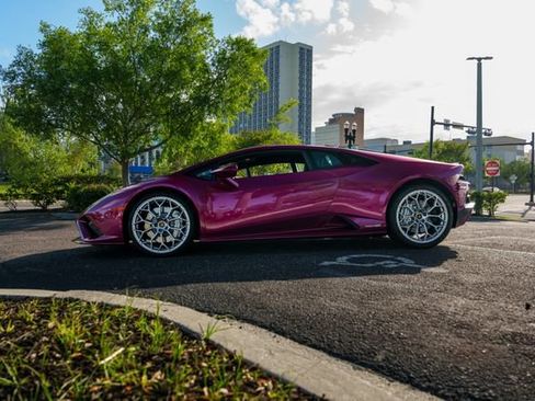 Used 2022 Lamborghini Huracan EVO RWD image 7