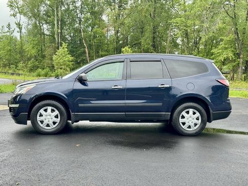Used 2017 Chevrolet Traverse LS FWD image 11
