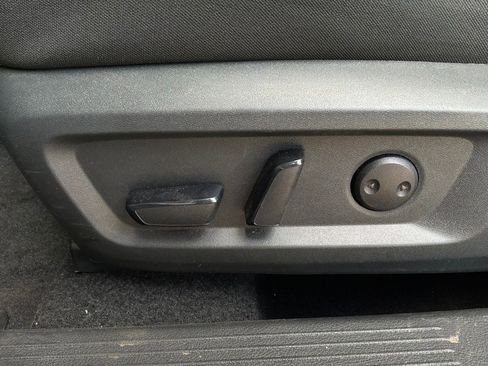 Used 2025 Nissan Rogue SV FWD image 11