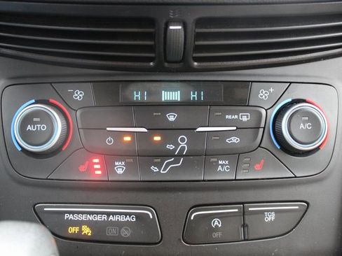 Used 2019 Ford Escape SE image 12