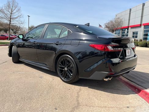 Used 2025 Toyota Camry SE image 8