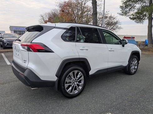 Used 2023 Toyota RAV4 XLE Premium image 4