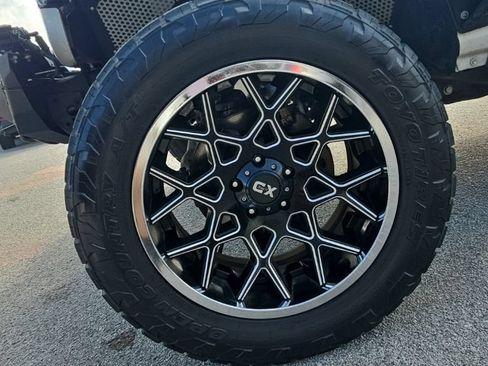 Used 2018 Jeep Wrangler Unlimited Sahara AWD/4WD image 9