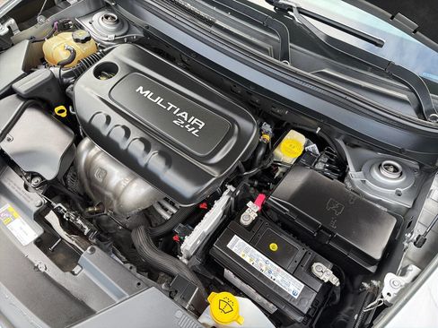 Used 2016 Jeep Cherokee Sport image 13