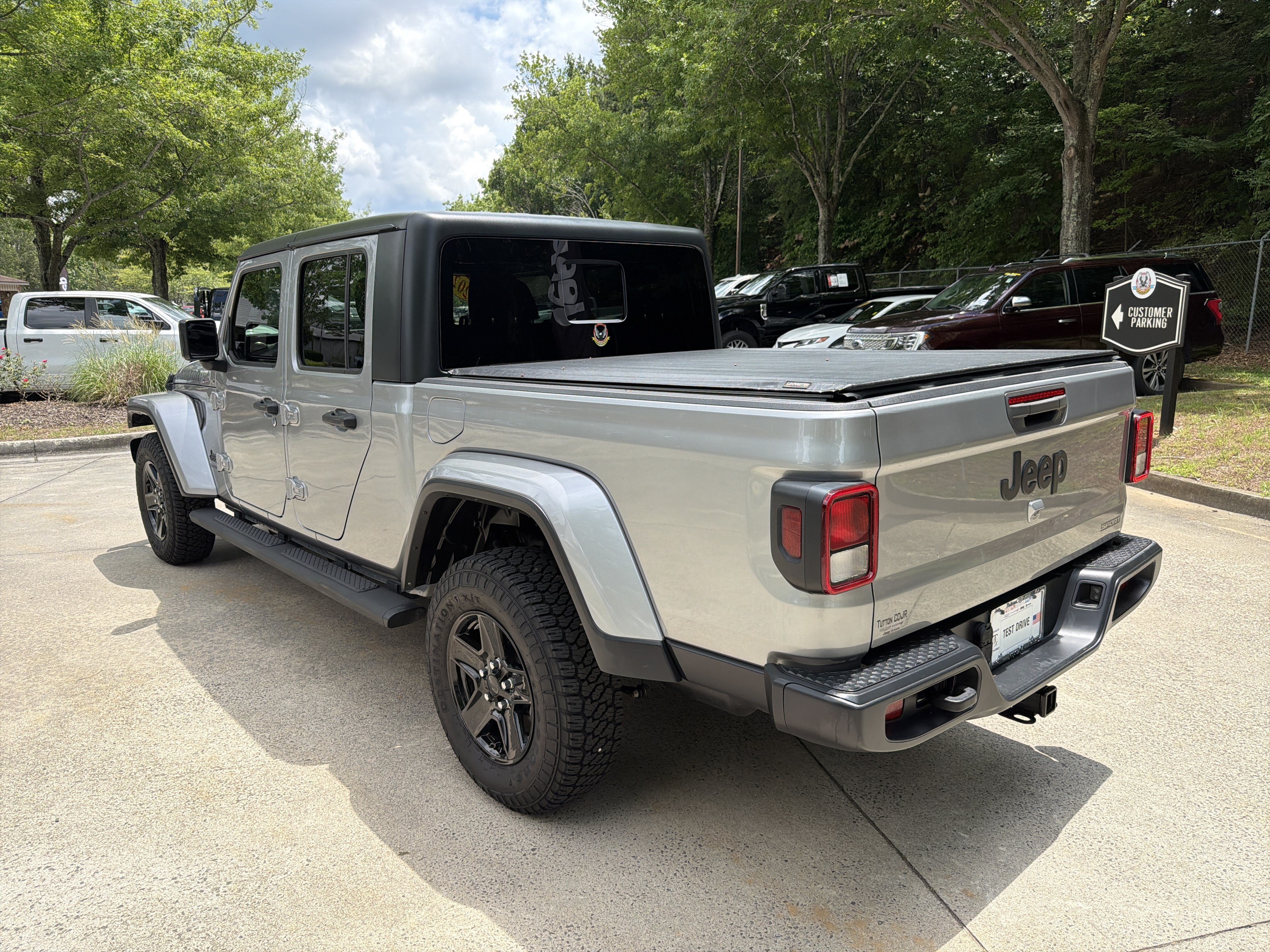 Used 2021 Jeep Gladiator Sport AWD/4WD image 5