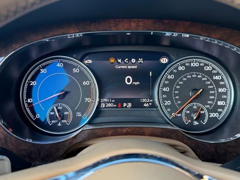 Certified 2017 Bentley Bentayga image 18