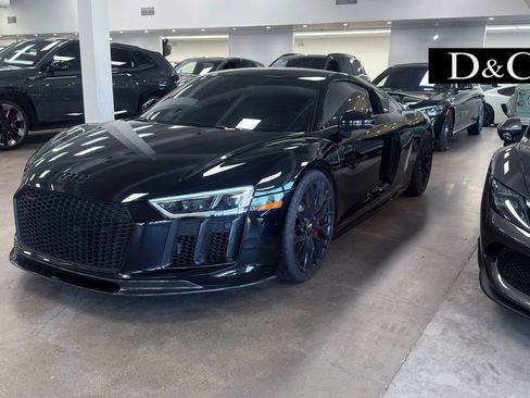 Used 2017 Audi R8 V10 w/ Carbon Interior Package image 1