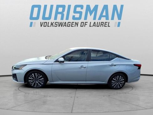 Used 2023 Nissan Altima 2.5 SV image 4