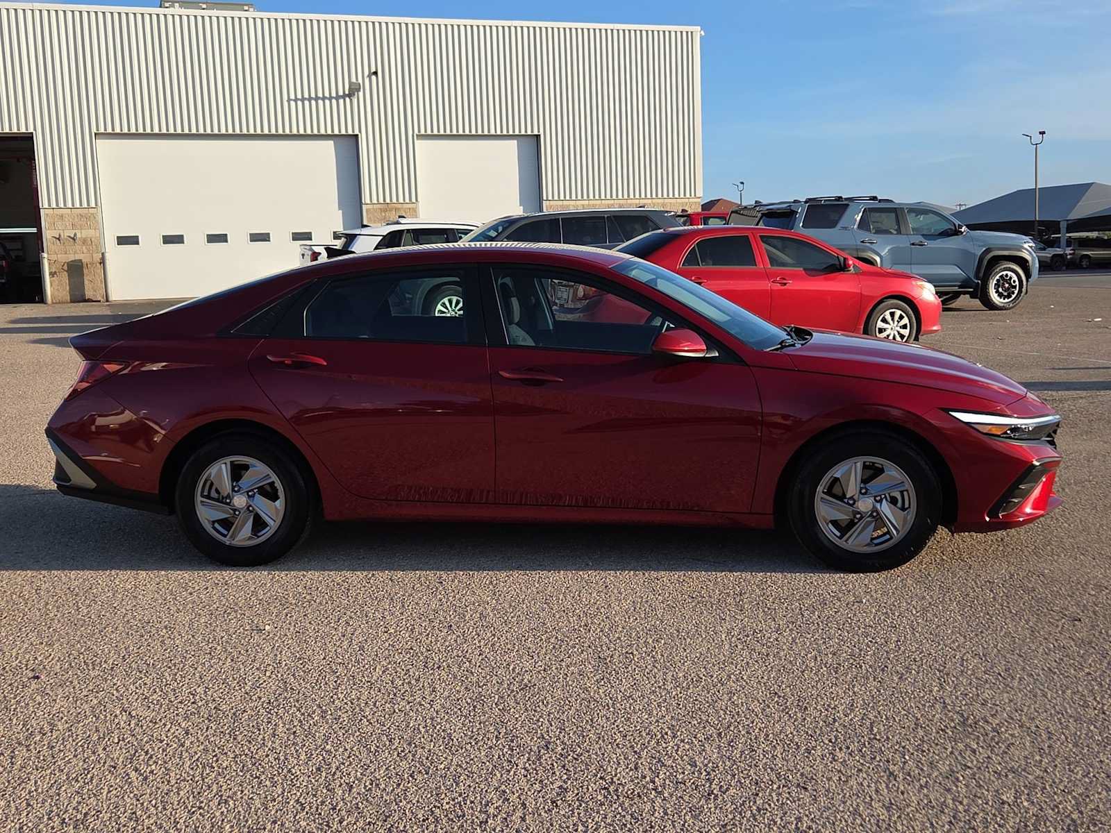 Used 2025 Hyundai Elantra SE FWD image 9