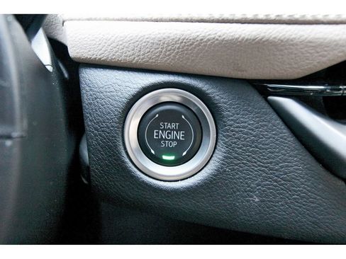 Certified 2025 Cadillac XT4 Premium Luxury image 19