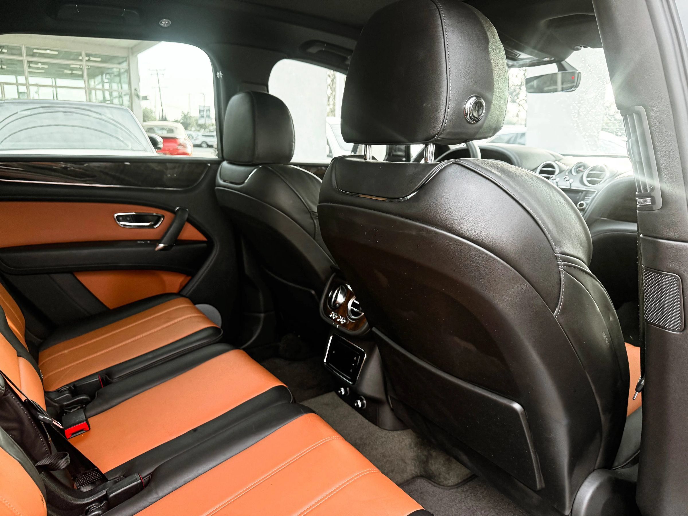Used 2020 Bentley Bentayga AWD/4WD image 28