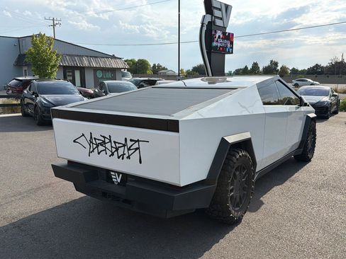 Used 2024 Tesla Cybertruck Cyberbeast AWD/4WD image 7