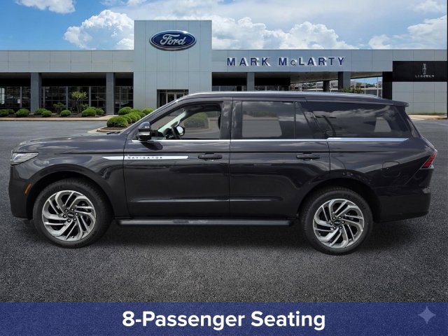 New 2027 Lincoln Navigator Premiere RWD image 2