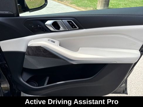 Used 2023 BMW X7 xDrive40i w/ Executive Package image 35