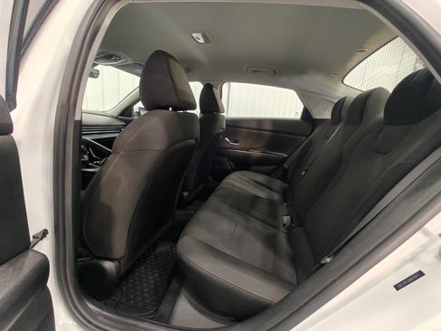 Used 2021 Hyundai Elantra SE FWD image 22