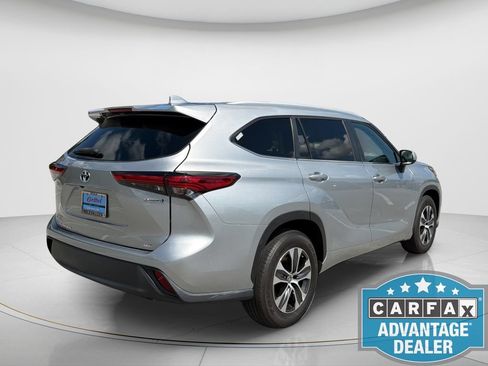 Used 2023 Toyota Highlander XLE FWD image 5