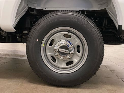 New 2026 Ford F250 XL w/ XL Chrome Package image 23