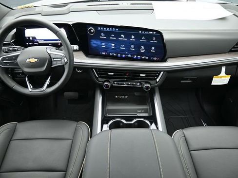 New 2025 Chevrolet Suburban Premier w/ Sun And Tow Package image 25