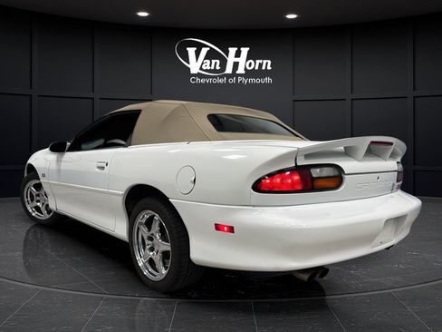 Used 2000 Chevrolet Camaro Z28 w/ SS Performance/Appearance Pkg RWD image 10