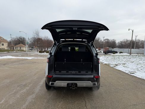 Used 2020 Land Rover Discovery Landmark image 8