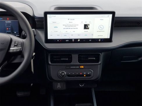 New 2025 Ford Maverick XL image 24