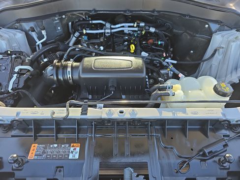 Used 2021 Ford Explorer XLT image 27