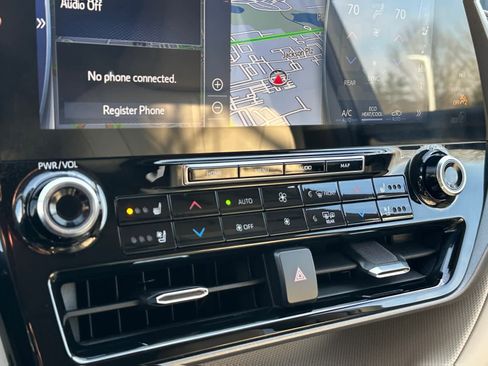 Used 2021 Toyota Highlander Limited image 23