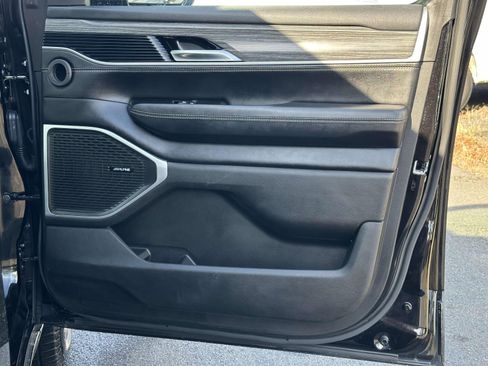 Used 2024 Jeep Wagoneer L Series II w/ Flexible Seating Group image 27