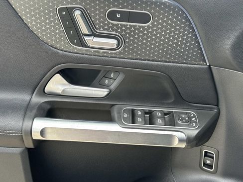 Used 2025 Mercedes-Benz GLB 250 image 19
