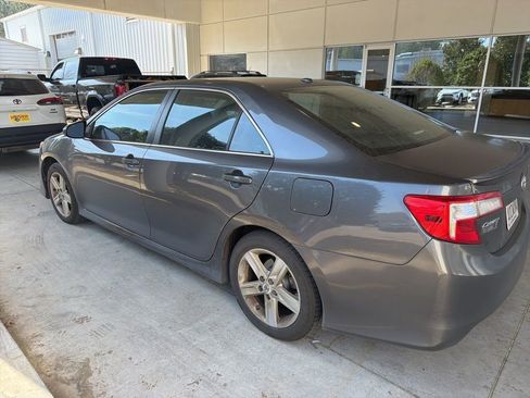 Used 2012 Toyota Camry SE image 2