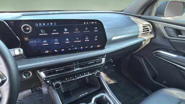 Used 2025 Chevrolet Traverse LT AWD/4WD image 24