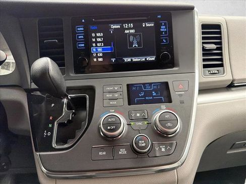 Used 2015 Toyota Sienna LE image 18