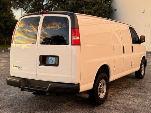 Used 2013 Chevrolet Express 2500 RWD image 4