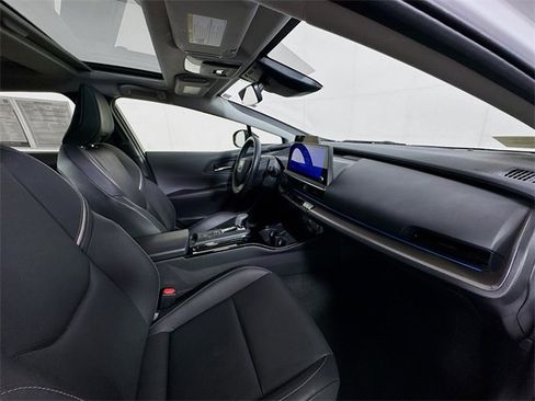 Certified 2024 Toyota Prius XLE image 32