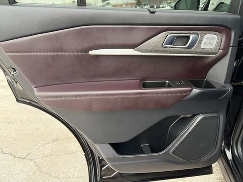 Used 2025 Ford Explorer Platinum image 34