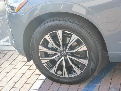 Used 2023 Volvo XC60 B5 Core w/ Climate Package image 7