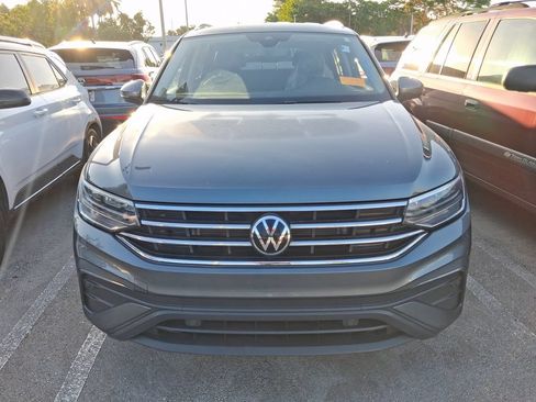 Used 2023 Volkswagen Tiguan SE FWD image 3