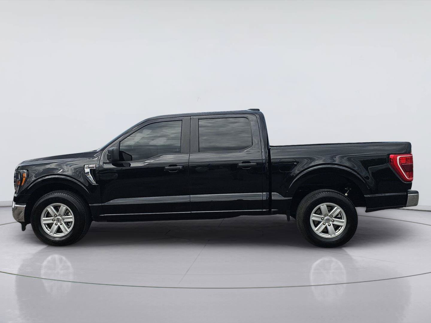 Used 2023 Ford F150 XLT RWD image 2