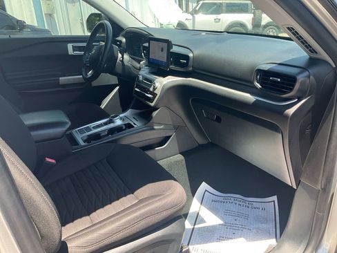 Used 2021 Ford Explorer XLT RWD image 11