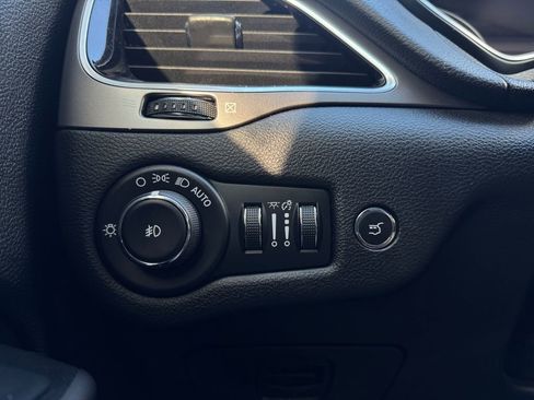Used 2020 Jeep Cherokee Limited AWD/4WD image 18
