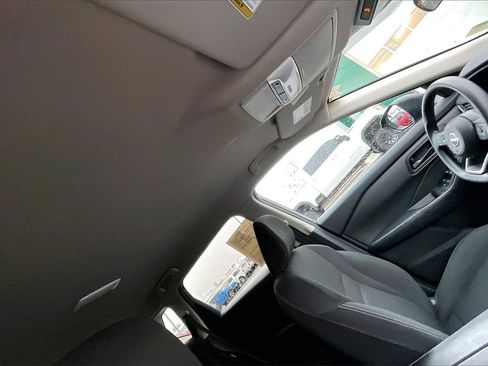 Used 2024 Nissan Rogue S image 22