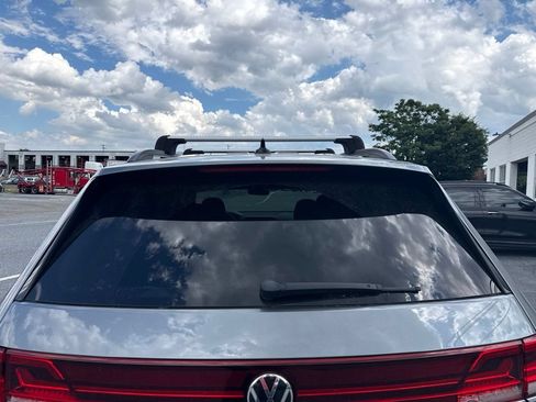 Used 2024 Volkswagen Atlas SE AWD/4WD image 8