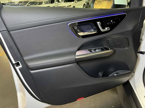 Used 2025 Mercedes-Benz GLC 300 4MATIC image 18