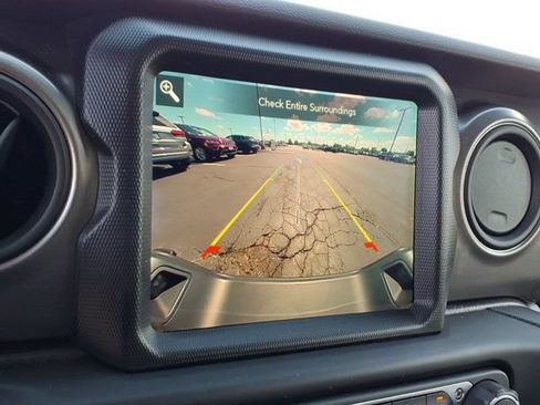 Used 2021 Jeep Gladiator Sport AWD/4WD image 11