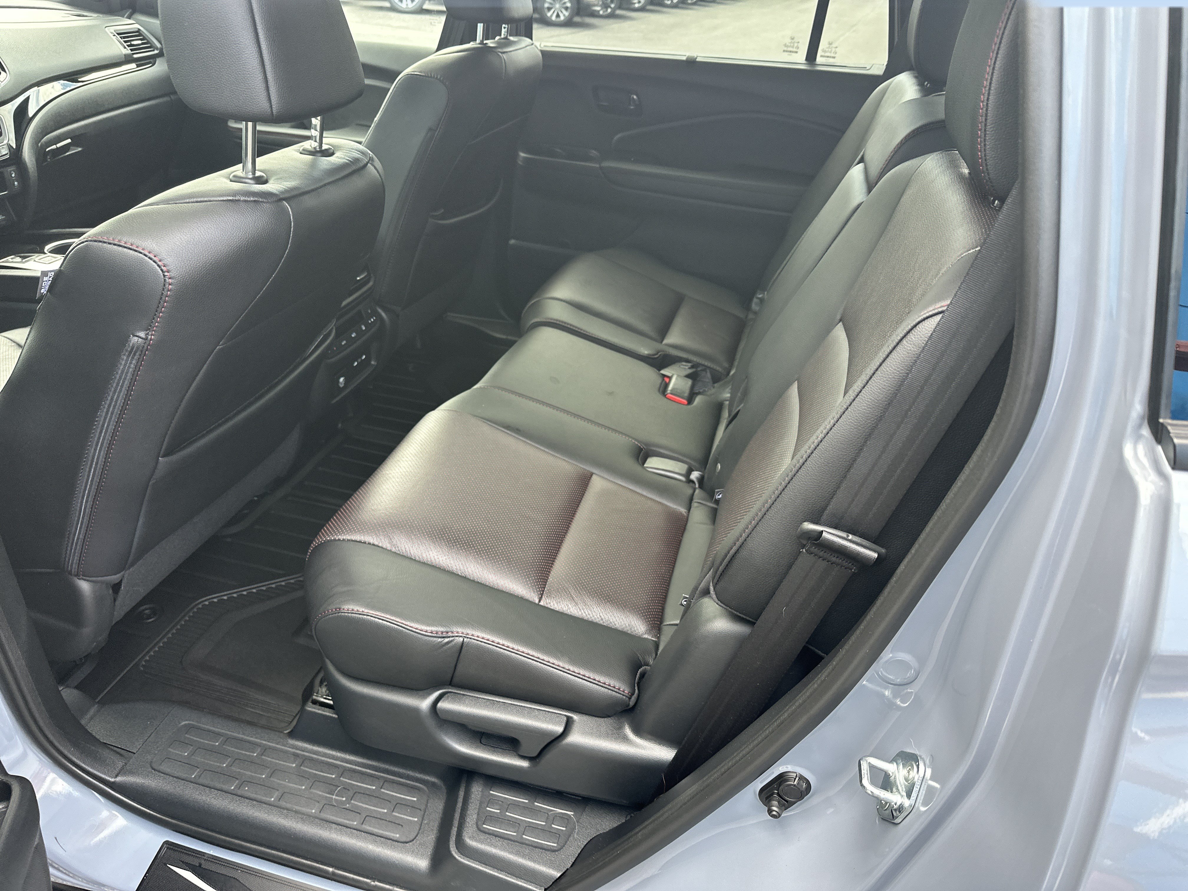 Used 2025 Honda Passport Black Edition image 7