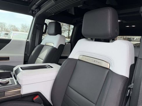 Certified 2024 GMC Hummer EV 2X w/ Extreme Off-Road Package image 12