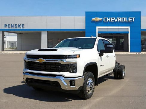 New 2026 Chevrolet Silverado 3500 LT w/ Convenience Package AWD/4WD image 1
